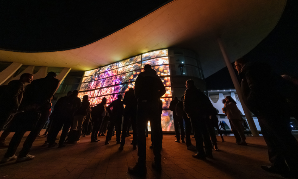 ise-novedades-programacion-feria-audiovisual-pantalla-led